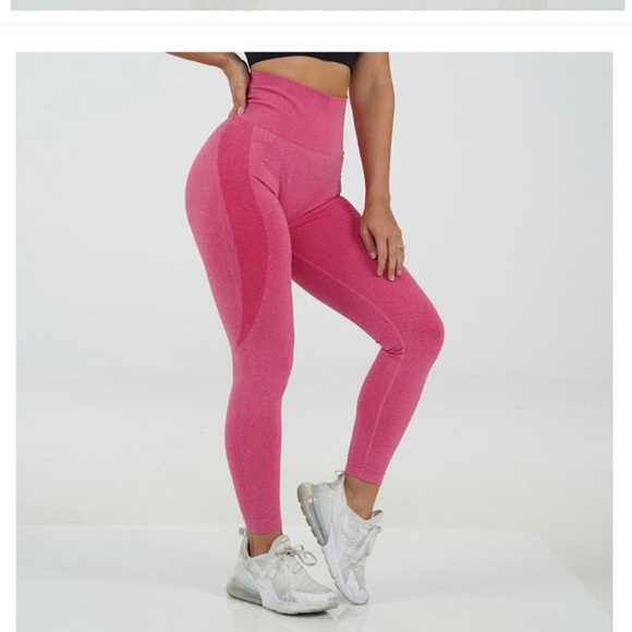 I’m LOOKING for nvgtn contour leggings size XS - Picture 2 of 3